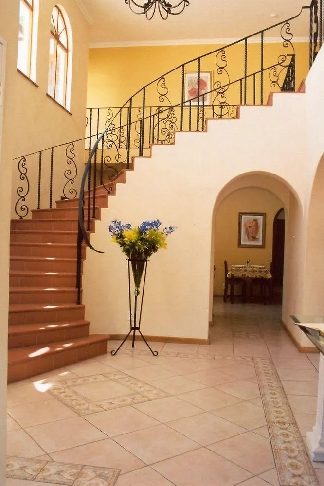 A Tuscan Villa Guest House Fish Hoek
