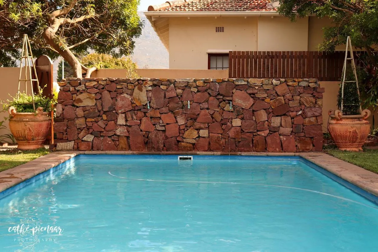 A Tuscan Villa Guest House Fish Hoek